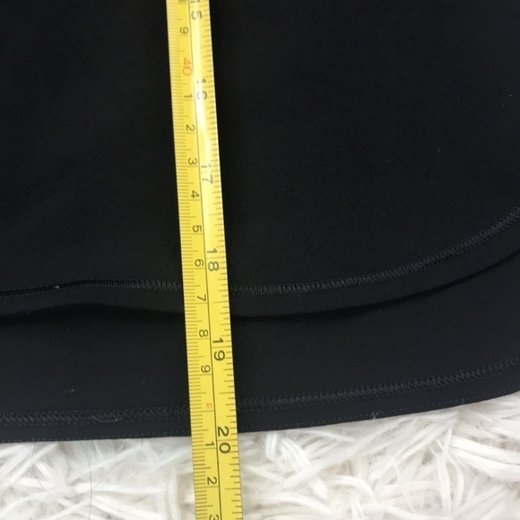 Lululemon On The Fly Skirt *21" Black - Picture 2 of 6